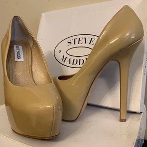 Steve Madden NUDE patent leather pumps